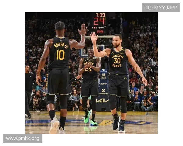 库里赛后总结战术执行细节与团队配合显著提升带来的比赛胜利