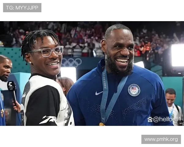 父子同训新篇章布朗尼与勒布朗共同打磨冠军级训练体系成长之路纪