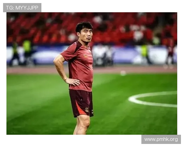 荣誉之战在即 国足踩场备战 伊万深思与郑智共商战术全力求胜誓不退缩